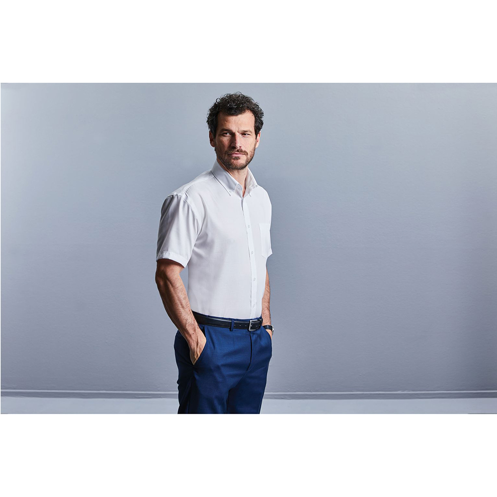 J957M_Russell_Shortsleeve_ultimate_non-iron_shirt_Model